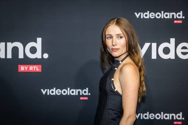 AMSTERDAM Cast and guests on the red carpet before the premiere of a broadcast of Tonnano at Studio Wieman. The six-part crime series will air on the streaming service Videoland. ANP DINGENA MOL netherlands out - belgium out  Copyright: xx x536773828x originalFilename: 536773828.jpg