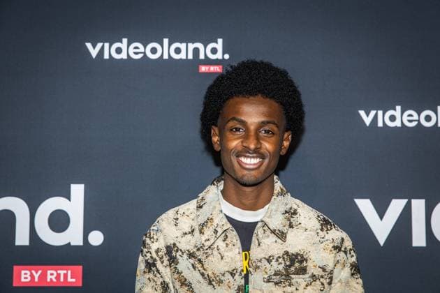 AMSTERDAM - Anas Derow on the red carpet before the premiere of a broadcast of Tonnano at Studio Wieman. The six-part crime series will air on the streaming service Videoland. ANP DINGENA MOL netherlands out - belgium out  Copyright: xx x536773871x originalFilename: 536773871.jpg