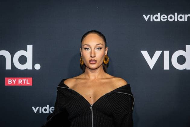 AMSTERDAM Cast and guests on the red carpet before the premiere of a broadcast of Tonnano at Studio Wieman. The six-part crime series will air on the streaming service Videoland. ANP DINGENA MOL netherlands out - belgium out  Copyright: xx x536773909x originalFilename: 536773909.jpg