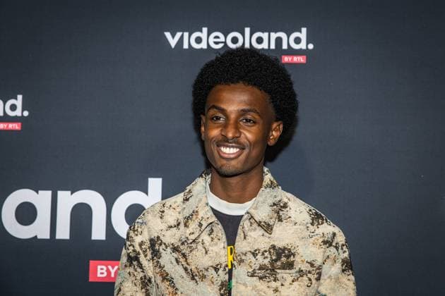 AMSTERDAM - Anas Derow on the red carpet before the premiere of a broadcast of Tonnano at Studio Wieman. The six-part crime series will air on the streaming service Videoland. ANP DINGENA MOL netherlands out - belgium out  Copyright: xx x536773917x originalFilename: 536773917.jpg