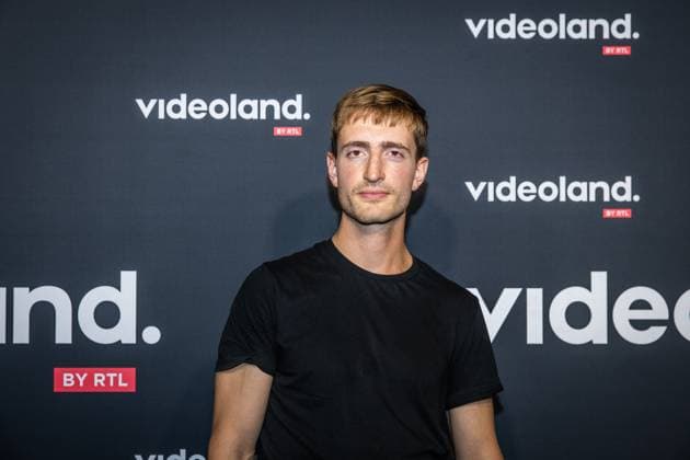AMSTERDAM Cast and guests on the red carpet before the premiere of a broadcast of Tonnano at Studio Wieman. The six-part crime series will air on the streaming service Videoland. ANP DINGENA MOL netherlands out - belgium out  Copyright: xx x536773951x originalFilename: 536773951.jpg