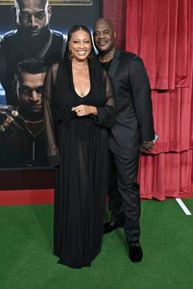 Indira G Wilson with companion at the premiere of the movie Him The Greatest of All Time at TCL Chinese Theatre Los Angeles, 17 09 2025 Foto:xD.xStarbuckx xFuturexImagex him_5804