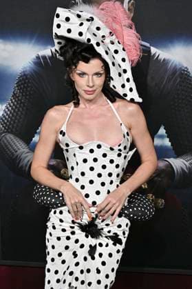 Julia Fox at the premiere of the movie Him The Greatest of All Time at the TCL Chinese Theatre Los Angeles, 17 09 2025 Foto:xD.xStarbuckx xFuturexImagex him_5924