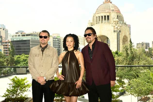 September 18, 2025, Mexico City, Ciudad de Mexico, Mexico: (L-R) Leonardo DiCaprio, Chase Infiniti and Benicio del Toro attend the Photocall for One Battle After Another at Monumento de la Revolucion. on September 18, 2025 in Mexico City, Mexico. ( Eyepix Group Mexico City Mexico - ZUMAe321 20250918_zea_e321_008 Copyright: xCarlosxTischlerx