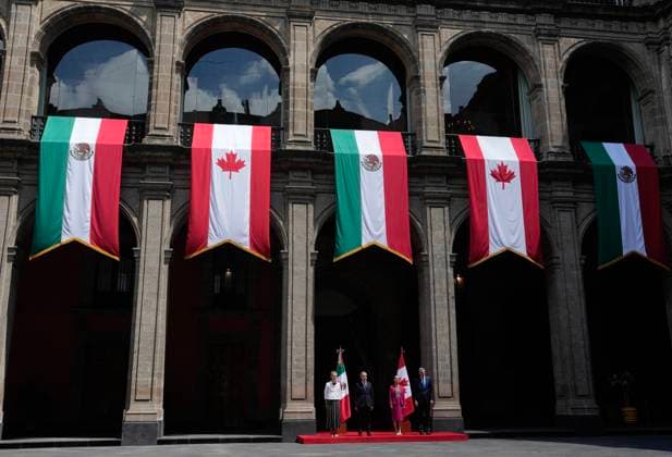 September 18, 2025, Mexico City, On, Mexico: Diana Fox Carney (left), Prime Minister Mark Carney, ..Mexican President Claudia Sheinbaum and her husband..Jesus Maria Tarriba stand on the podium during an official welcome ceremony at the National Palace in Mexico City, Thursday, Sept. 18, 2025. Mexico City Mexico  - ZUMAc35_ 20250918_zaf_c35_057 Copyright: xAdrianxWyldx