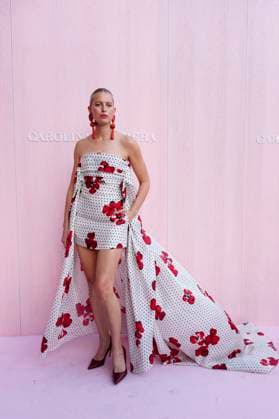 Bilder des Jahres 2025, Entertainment 09 September Carolina Herrera presents her Spring-Summer 2026 collection Karolina Kurkova attends Carolina Herrera s Spring-Summer 2026 collection at Plaza Mayor on September 18, 2025 in Madrid, Spain Photo by IMAGO MPG  Copyright: xMPGx