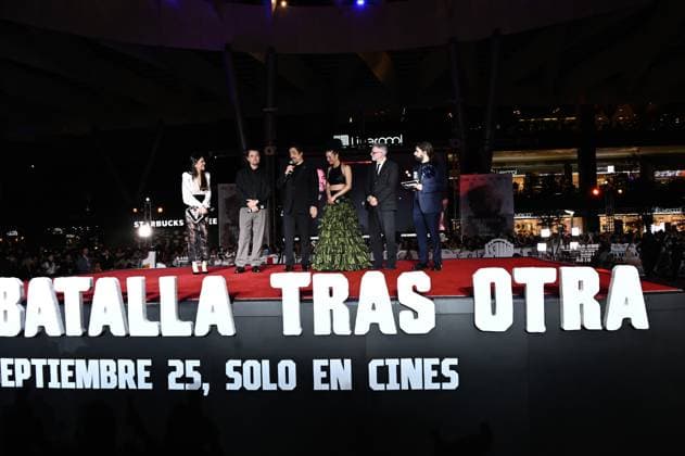 One Battle After Another Red Carpet (L-R) Leonardo DiCaprio, Benicio del Toro, Chase Infiniti and Director Paul Thomas Anderson attend the red carpet for ˜One Battle After Another™ fan event at Toreo Parque Central. on September 18, 2025 in Mexico City, Mexico. Mexico City CDMX Mexico Copyright: xCarlosxTischlerx