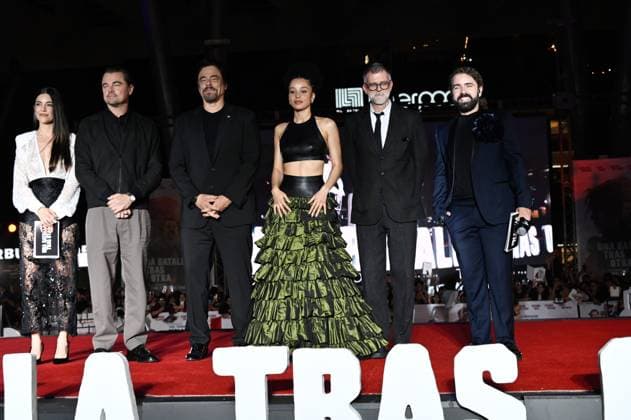 One Battle After Another Red Carpet (L-R) Leonardo DiCaprio, Benicio del Toro, Chase Infiniti and Director Paul Thomas Anderson attend the red carpet for ˜One Battle After Another™ fan event at Toreo Parque Central. on September 18, 2025 in Mexico City, Mexico. Mexico City CDMX Mexico Copyright: xCarlosxTischlerx