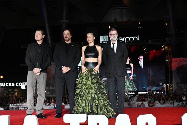 One Battle After Another Red Carpet (L-R) Leonardo DiCaprio, Benicio del Toro, Chase Infiniti and Director Paul Thomas Anderson attend the red carpet for ˜One Battle After Another™ fan event at Toreo Parque Central. on September 18, 2025 in Mexico City, Mexico. Mexico City CDMX Mexico Copyright: xCarlosxTischlerx