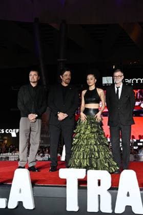 One Battle After Another Red Carpet (L-R) Leonardo DiCaprio, Benicio del Toro, Chase Infiniti and Director Paul Thomas Anderson attend the red carpet for ˜One Battle After Another™ fan event at Toreo Parque Central. on September 18, 2025 in Mexico City, Mexico. Mexico City CDMX Mexico Copyright: xCarlosxTischlerx