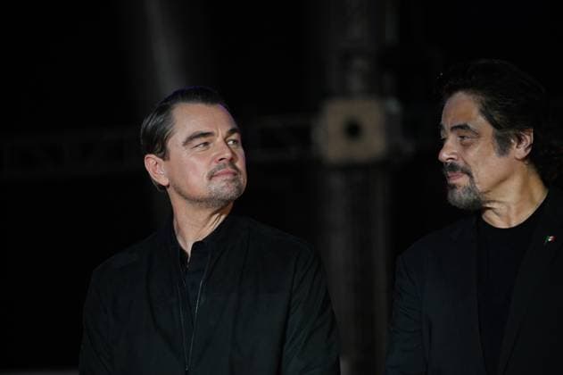 One Battle After Another Red Carpet Actors (L-R) Leonardo DiCaprio and Benicio del Toro attend the red carpet for ˜One Battle After Another™ fan event at Toreo Parque Central. on September 18, 2025 in Mexico City, Mexico. Mexico City CDMX Mexico Copyright: xCarlosxTischlerx