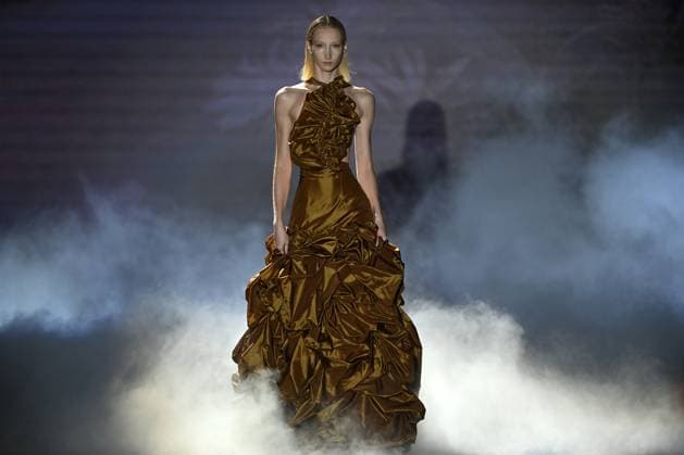 Mercedes Benz Fashion Week Madrid MADRID, SPAIN - SEPTEMBER 19: A model presents a creation from De La Cierva y Nicolas spring-summer 2026 collection during the Mercedes Benz Fashion Week at IFEMA in Madrid, Spain on September 19, 2025. Burak Akbulut Anadolu Madrid Spain. Editorial use only. Please get in touch for any other usage.  Copyright: x2025xAnadoluxBurakxAkbulutx