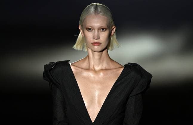 Mercedes Benz Fashion Week Madrid MADRID, SPAIN - SEPTEMBER 19: A model presents a creation from De La Cierva y Nicolas spring-summer 2026 collection during the Mercedes Benz Fashion Week at IFEMA in Madrid, Spain on September 19, 2025. Burak Akbulut Anadolu Madrid Spain. Editorial use only. Please get in touch for any other usage.  Copyright: x2025xAnadoluxBurakxAkbulutx