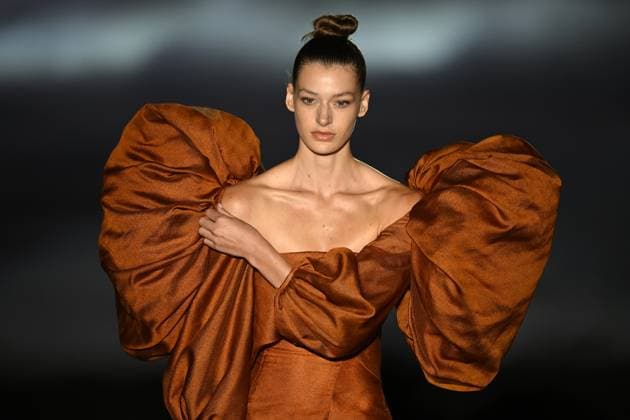 Mercedes Benz Fashion Week Madrid MADRID, SPAIN - SEPTEMBER 19: A model presents a creation from De La Cierva y Nicolas spring-summer 2026 collection during the Mercedes Benz Fashion Week at IFEMA in Madrid, Spain on September 19, 2025. Burak Akbulut Anadolu Madrid Spain. Editorial use only. Please get in touch for any other usage.  Copyright: x2025xAnadoluxBurakxAkbulutx