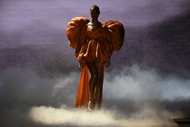 Mercedes Benz Fashion Week Madrid MADRID, SPAIN - SEPTEMBER 19: A model presents a creation from De La Cierva y Nicolas spring-summer 2026 collection during the Mercedes Benz Fashion Week at IFEMA in Madrid, Spain on September 19, 2025. Burak Akbulut Anadolu Madrid Spain. Editorial use only. Please get in touch for any other usage.  Copyright: x2025xAnadoluxBurakxAkbulutx