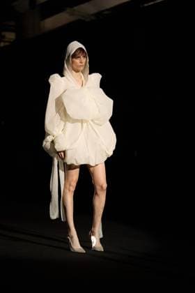 De La Cierva Y Nicolas Presents SS25 Collection At MBFW Madrid Models walk the runway wearing creations by De La Cierva Y Nicolas during the Spring Summer 2025 show at Mercedes-Benz Fashion Week Madrid in Madrid, Spain, on September 19, 2025. The event showcases new collections by Spanish and international designers. Madrid Madrid Spain  Copyright: xHazhardxEspinozaxVallejosx originalFilename: espinoza-delacier250919_np0jL.jpg