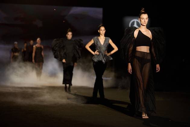 De La Cierva Y Nicolas Presents SS25 Collection At MBFW Madrid Models walk the runway wearing creations by De La Cierva Y Nicolas during the Spring Summer 2025 show at Mercedes-Benz Fashion Week Madrid in Madrid, Spain, on September 19, 2025. The event showcases new collections by Spanish and international designers. Madrid Madrid Spain  Copyright: xHazhardxEspinozaxVallejosx originalFilename: espinoza-delacier250919_npGO7.jpg
