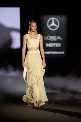 De La Cierva Y Nicolas Presents SS25 Collection At MBFW Madrid Models walk the runway wearing creations by De La Cierva Y Nicolas during the Spring Summer 2025 show at Mercedes-Benz Fashion Week Madrid in Madrid, Spain, on September 19, 2025. The event showcases new collections by Spanish and international designers. Madrid Madrid Spain  Copyright: xHazhardxEspinozaxVallejosx originalFilename: espinoza-delacier250919_npZxe.jpg