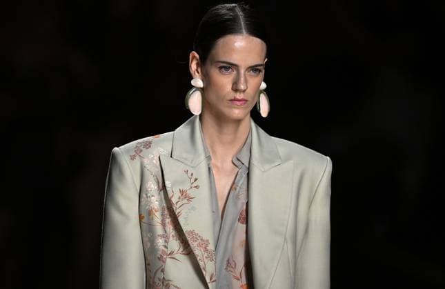 Mercedes Benz Fashion Week Madrid MADRID, SPAIN - SEPTEMBER 19: A model presents a creation from Isabel Sanchis spring-summer 2026 collection during the Mercedes Benz Fashion Week at IFEMA in Madrid, Spain on September 19, 2025. Burak Akbulut Anadolu Madrid Spain. Editorial use only. Please get in touch for any other usage.  Copyright: x2025xAnadoluxBurakxAkbulutx