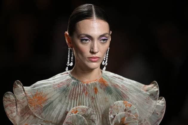 Mercedes Benz Fashion Week Madrid MADRID, SPAIN - SEPTEMBER 19: A model presents a creation from Isabel Sanchis spring-summer 2026 collection during the Mercedes Benz Fashion Week at IFEMA in Madrid, Spain on September 19, 2025. Burak Akbulut Anadolu Madrid Spain. Editorial use only. Please get in touch for any other usage.  Copyright: x2025xAnadoluxBurakxAkbulutx