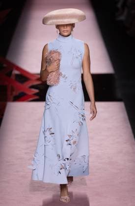 Isabel Sanchís fashion show at MBFW Madrid Model during a fashion show at the 82nd edition of Mercedes Benz Fashion Week Madrid, at Ifema in Madrid, on September 19, 2025, in Madrid Spain This years edition is held from September 17 to 21 and commemorates the 40th anniversary of the catwalk Isabel Sanchíss collection for next summer 2026 is an eclectic collection, based on two fundamental pillars for the firm, the volumes of architecture and the coexistence of Japanese culture, which explores opposing values such as tradition and modernity, structure and fluidity, discipline and challenge and the past and future 19 SEPTEMBER 2025 Espana  Copyright: xEduardoxParrax 6966871