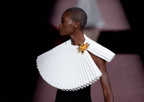 Isabel Sanchís fashion show at MBFW Madrid Model during a fashion show at the 82nd edition of Mercedes Benz Fashion Week Madrid, at Ifema in Madrid, on September 19, 2025, in Madrid Spain This years edition is held from September 17 to 21 and commemorates the 40th anniversary of the catwalk Isabel Sanchíss collection for next summer 2026 is an eclectic collection, based on two fundamental pillars for the firm, the volumes of architecture and the coexistence of Japanese culture, which explores opposing values such as tradition and modernity, structure and fluidity, discipline and challenge and the past and future 19 SEPTEMBER 2025 Espana  Copyright: xEduardoxParrax 6966876