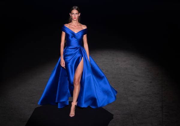 Hannibal Laguna fashion show at MBFW Madrid A model during the Hannibal Laguna fashion show at the 82nd edition of Mercedes Benz Fashion Week Madrid, at Ifema in Madrid, on September 19, 2025, in Madrid Spain This years edition is held from September 17 to 21 and commemorates the 40th anniversary of the runway Isabel Sanchíss collection for next summer 2026 is an eclectic collection, based on two fundamental pillars for the firm, the volumes of architecture and the coexistence of Japanese culture, which explores opposing values such as tradition and modernity, structure and fluidity, discipline and challenge and the past and future 19 SEPTEMBER 2025 MBFW MODELO MODA Moda PASARELA Madrid Madrid Madrid Spain  Copyright: xEduardoxParrax 6967223