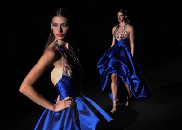 Hannibal Laguna fashion show at MBFW Madrid A model during the Hannibal Laguna fashion show at the 82nd edition of Mercedes Benz Fashion Week Madrid, at Ifema in Madrid, on September 19, 2025, in Madrid Spain This years edition is held from September 17 to 21 and commemorates the 40th anniversary of the runway Isabel Sanchíss collection for next summer 2026 is an eclectic collection, based on two fundamental pillars for the firm, the volumes of architecture and the coexistence of Japanese culture, which explores opposing values such as tradition and modernity, structure and fluidity, discipline and challenge and the past and future 19 SEPTEMBER 2025 MBFW MODELO MODA Moda PASARELA Madrid Madrid Madrid Spain  Copyright: xEduardoxParrax 6967225