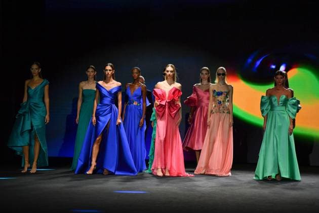 Mercedes-Benz Fashion Week Madrid, Spain - 19 Sep 2025 Models walk the runway wearing a design by Hannibal Laguna during Mercedes-Benz Fashion Week de Madrid in IFERMA, 19 septiembre 2025 Spain Madrid Spain Copyright: xAtilanoxGarciax xSOPAxImagesx FOTO12416