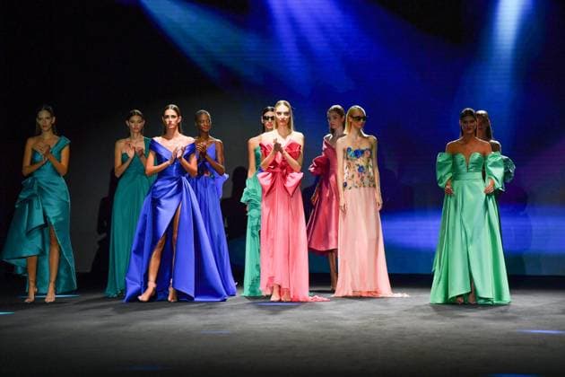 Mercedes-Benz Fashion Week Madrid, Spain - 19 Sep 2025 Models walk the runway wearing a design by Hannibal Laguna during Mercedes-Benz Fashion Week de Madrid in IFERMA, 19 septiembre 2025 Spain Madrid Spain Copyright: xAtilanoxGarciax xSOPAxImagesx FOTO12417