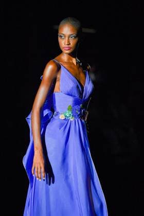 Mercedes-Benz Fashion Week Madrid, Spain - 19 Sep 2025 A model walks the runway wearing a design by Hannibal Laguna during Mercedes-Benz Fashion Week de Madrid in IFERMA, 19 septiembre 2025 Spain Madrid Spain Copyright: xAtilanoxGarciax xSOPAxImagesx FOTO12382