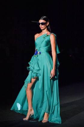Mercedes-Benz Fashion Week Madrid, Spain - 19 Sep 2025 A model walks the runway wearing a design by Hannibal Laguna during Mercedes-Benz Fashion Week de Madrid in IFERMA, 19 septiembre 2025 Spain Madrid Spain Copyright: xAtilanoxGarciax xSOPAxImagesx FOTO12384