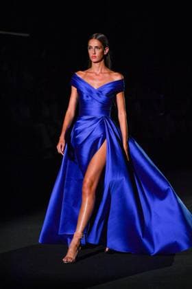 Mercedes-Benz Fashion Week Madrid, Spain - 19 Sep 2025 A model walks the runway wearing a design by Hannibal Laguna during Mercedes-Benz Fashion Week de Madrid in IFERMA, 19 septiembre 2025 Spain Madrid Spain Copyright: xAtilanoxGarciax xSOPAxImagesx FOTO12387