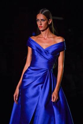 Mercedes-Benz Fashion Week Madrid, Spain - 19 Sep 2025 A model walks the runway wearing a design by Hannibal Laguna during Mercedes-Benz Fashion Week de Madrid in IFERMA, 19 septiembre 2025 Spain Madrid Spain Copyright: xAtilanoxGarciax xSOPAxImagesx FOTO12388
