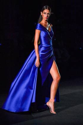Mercedes-Benz Fashion Week Madrid, Spain - 19 Sep 2025 A model walks the runway wearing a design by Hannibal Laguna during Mercedes-Benz Fashion Week de Madrid in IFERMA, 19 septiembre 2025 Spain Madrid Spain Copyright: xAtilanoxGarciax xSOPAxImagesx FOTO12389