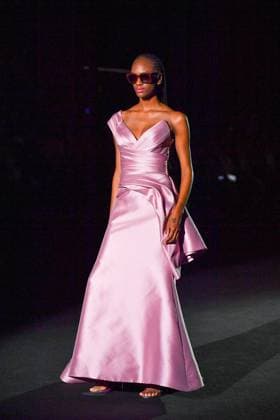 Mercedes-Benz Fashion Week Madrid, Spain - 19 Sep 2025 A model walks the runway wearing a design by Hannibal Laguna during Mercedes-Benz Fashion Week de Madrid in IFERMA, 19 septiembre 2025 Spain Madrid Spain Copyright: xAtilanoxGarciax xSOPAxImagesx FOTO12391