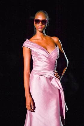 Mercedes-Benz Fashion Week Madrid, Spain - 19 Sep 2025 A model walks the runway wearing a design by Hannibal Laguna during Mercedes-Benz Fashion Week de Madrid in IFERMA, 19 septiembre 2025 Spain Madrid Spain Copyright: xAtilanoxGarciax xSOPAxImagesx FOTO12392