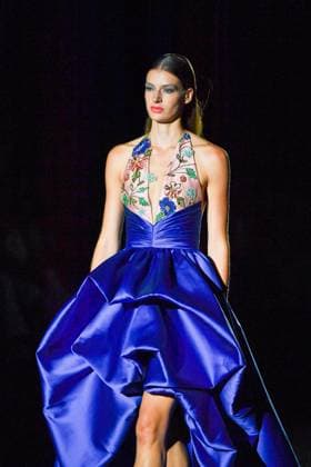 Mercedes-Benz Fashion Week Madrid, Spain - 19 Sep 2025 A model walks the runway wearing a design by Hannibal Laguna during Mercedes-Benz Fashion Week de Madrid in IFERMA, 19 septiembre 2025 Spain Madrid Spain Copyright: xAtilanoxGarciax xSOPAxImagesx FOTO12393