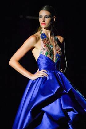 Mercedes-Benz Fashion Week Madrid, Spain - 19 Sep 2025 A model walks the runway wearing a design by Hannibal Laguna during Mercedes-Benz Fashion Week de Madrid in IFERMA, 19 septiembre 2025 Spain Madrid Spain Copyright: xAtilanoxGarciax xSOPAxImagesx FOTO12395