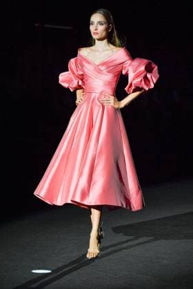 Mercedes-Benz Fashion Week Madrid, Spain - 19 Sep 2025 A model walks the runway wearing a design by Hannibal Laguna during Mercedes-Benz Fashion Week de Madrid in IFERMA, 19 septiembre 2025 Spain Madrid Spain Copyright: xAtilanoxGarciax xSOPAxImagesx FOTO12399