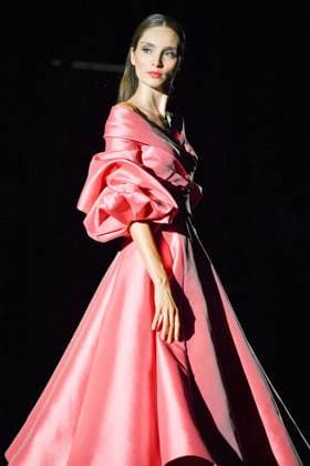 Mercedes-Benz Fashion Week Madrid A model walks the runway wearing a design by Hannibal Laguna during Mercedes-Benz Fashion Week de Madrid in IFERMA, 19 septiembre 2025 Spain Copyright: xx FOTO12401
