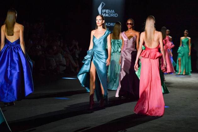 Mercedes-Benz Fashion Week Madrid, Spain - 19 Sep 2025 Models walk the runway wearing a design by Hannibal Laguna during Mercedes-Benz Fashion Week de Madrid in IFERMA, 19 septiembre 2025 Spain Madrid Spain Copyright: xAtilanoxGarciax xSOPAxImagesx FOTO12413