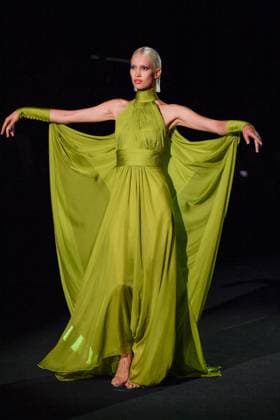 Mercedes-Benz Fashion Week Madrid, Spain - 19 Sep 2025 A model walks the runway wearing a design by Hannibal Laguna during Mercedes-Benz Fashion Week de Madrid in IFERMA, 19 septiembre 2025 Spain Madrid Spain Copyright: xAtilanoxGarciax xSOPAxImagesx FOTO12375