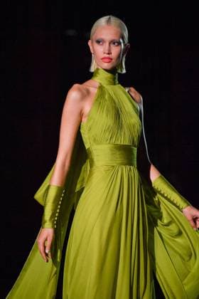 Mercedes-Benz Fashion Week Madrid, Spain - 19 Sep 2025 A model walks the runway wearing a design by Hannibal Laguna during Mercedes-Benz Fashion Week de Madrid in IFERMA, 19 septiembre 2025 Spain Madrid Spain Copyright: xAtilanoxGarciax xSOPAxImagesx FOTO12377