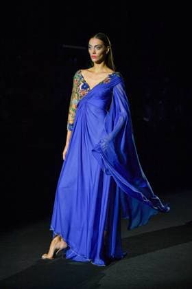 Mercedes-Benz Fashion Week Madrid, Spain - 19 Sep 2025 A model walks the runway wearing a design by Hannibal Laguna during Mercedes-Benz Fashion Week de Madrid in IFERMA, 19 septiembre 2025 Spain Madrid Spain Copyright: xAtilanoxGarciax xSOPAxImagesx FOTO12378