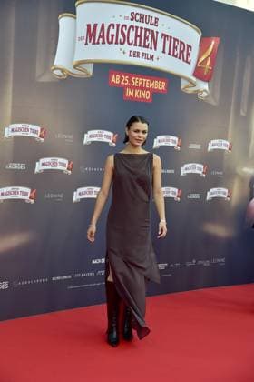 Premiere of THE SCHOOL OF MAGICAL ANIMALS Tomomi Themann Arrival at the premiere of THE SCHOOL OF MAGICAL ANIMALS in Berlin on, 19 09 2025 09 2025 Photopress Mueller