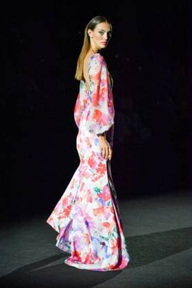 Mercedes-Benz Fashion Week Madrid, Spain - 19 Sep 2025 A model walks the runway wearing a design by Hannibal Laguna during Mercedes-Benz Fashion Week de Madrid in IFERMA, 19 septiembre 2025 Spain Madrid Spain Copyright: xAtilanoxGarciax xSOPAxImagesx FOTO12335