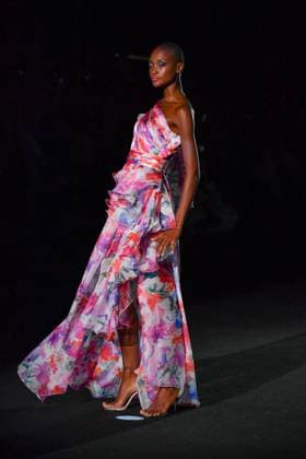 Mercedes-Benz Fashion Week Madrid, Spain - 19 Sep 2025 A model walks the runway wearing a design by Hannibal Laguna during Mercedes-Benz Fashion Week de Madrid in IFERMA, 19 septiembre 2025 Spain Madrid Spain Copyright: xAtilanoxGarciax xSOPAxImagesx FOTO12337