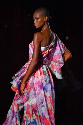 Mercedes-Benz Fashion Week Madrid, Spain - 19 Sep 2025 A model walks the runway wearing a design by Hannibal Laguna during Mercedes-Benz Fashion Week de Madrid in IFERMA, 19 septiembre 2025 Spain Madrid Spain Copyright: xAtilanoxGarciax xSOPAxImagesx FOTO12338