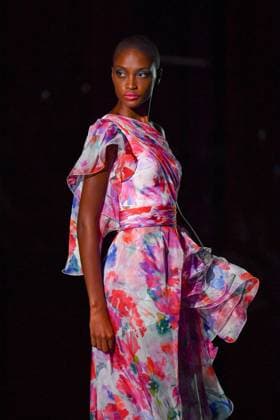 Mercedes-Benz Fashion Week Madrid, Spain - 19 Sep 2025 A model walks the runway wearing a design by Hannibal Laguna during Mercedes-Benz Fashion Week de Madrid in IFERMA, 19 septiembre 2025 Spain Madrid Spain Copyright: xAtilanoxGarciax xSOPAxImagesx FOTO12339